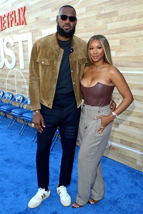 LeBron James swoons over 'sexy' wife Savannah in anniversary post | New York Post