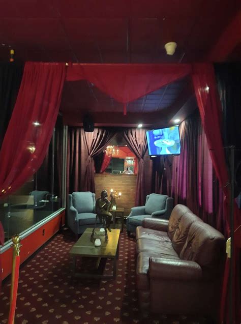 The Red Envelope replaces DiCarlo's, continues as strip club