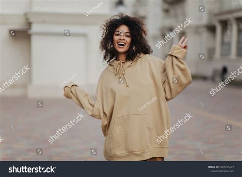Fashion Show Black: Over 187,154 Royalty-Free Licensable Stock Photos | Shutterstock