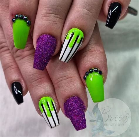 Beetlejuice Nails | Halloween nails easy, Band nails, Halloween toe nails