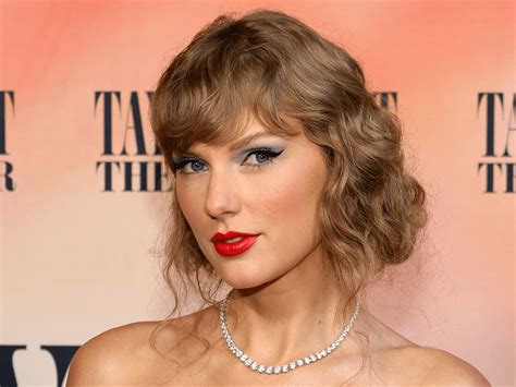 Taylor Swift Side Bangs