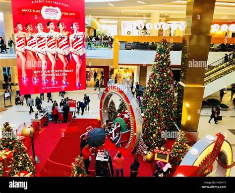 Christmas spectacular hi-res stock photography and images - Alamy