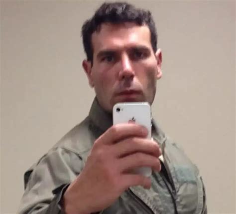 Dan Bilzerian posted a photo of himself without a beard and people are finding it hard to adjust