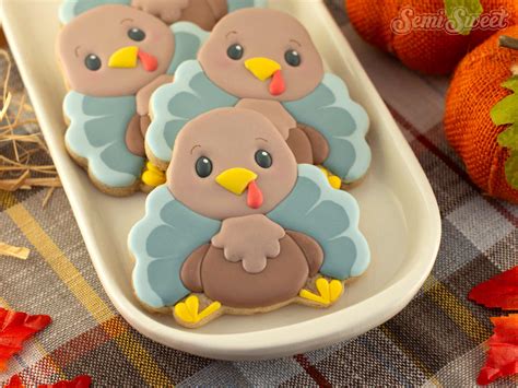 How to Decorate a Cute Thanksgiving Turkey Cookie with Royal Icing