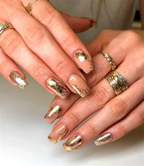 16 Gold Nails Ideas for a Glamorous Look