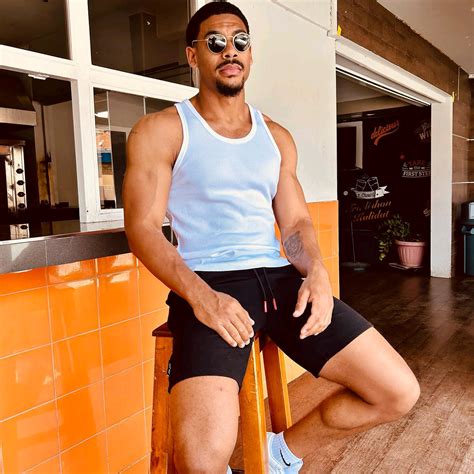 Aaron Pierre Biography, Wikipedia, Age, Wife, Parents, Net Worth ...