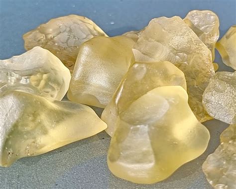 Libyan glass, the gold tektite unraveled