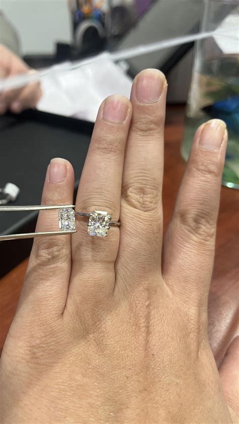 In case you wanted to see what a 9x7 and 8x6 radiant moissy looks like ...