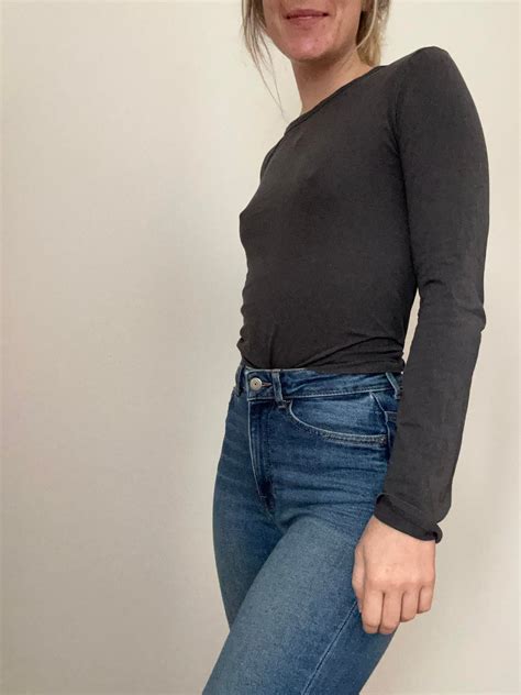 Tiny pokies in a tight shirt : r/NothingUnder