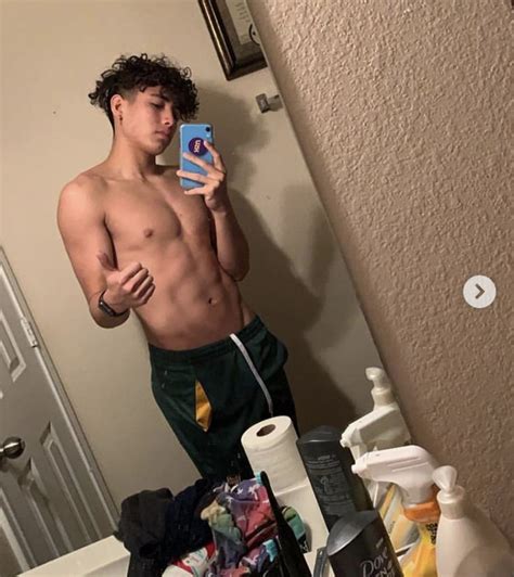 Pin by Sariyah on Jabezvill ️ | Snap selfie, Gym pics snapchat, Gym boy