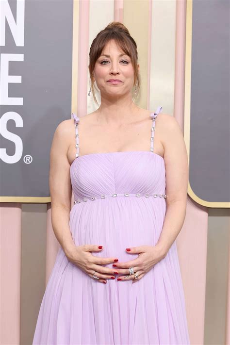 Kaley Cuoco Reveals Milk Chocolate Brunette Hair on the Golden Globes ...