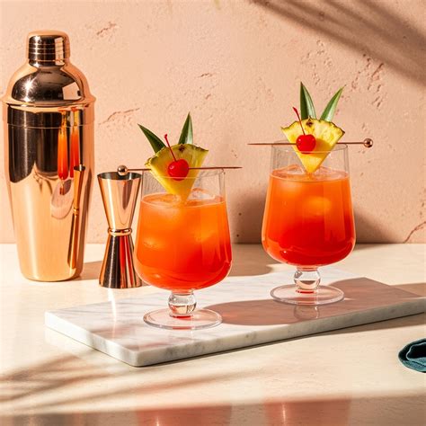 Cómo preparar un Singapore Sling | Cóctel clásico de ginebra | The Bar PE