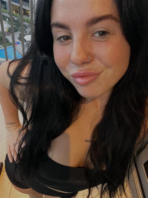 Stunning freckles : r/FreckledGirls