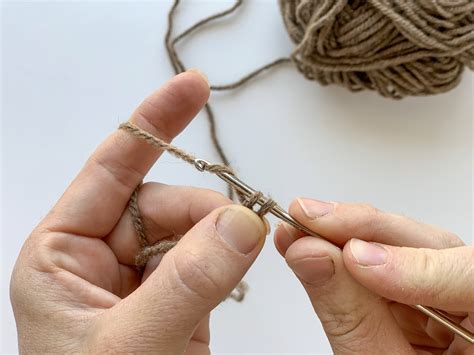 A Beginners Guide To Crocheting: How To Create A Foundation Chain – She ...