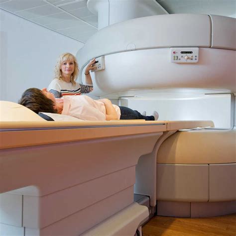 What Is an Open MRI? How Does It Compare to Stand-Up MRIs? - Ezra