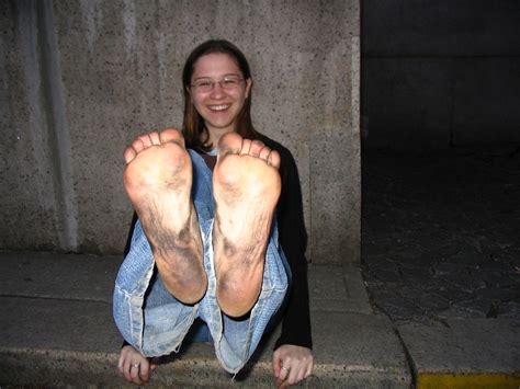 Dirty feet by BanniWee on DeviantArt