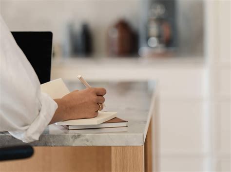 How to Find a Job as a Home Stager