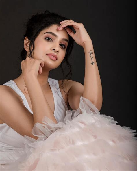 Actress Tanya Ravichandran new exclusive photoshoot