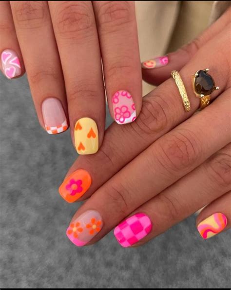 42 Perfect Y2K nail art for next Summer mani - Mycozylive.com | Short ...