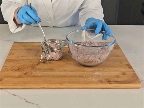 Easy DIY Dry Shampoo Recipe With Cornstarch