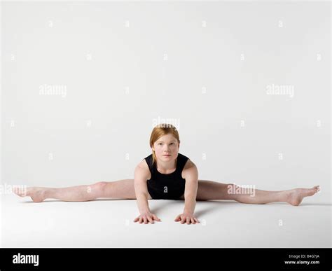 Legs spread apart hi-res stock photography and images - Alamy