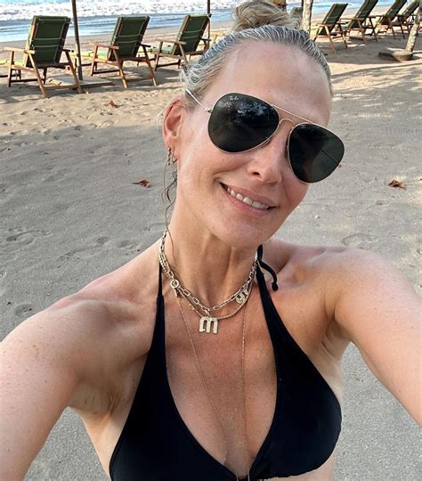 Molly Sims Sexy Blonde MILF In A BIkini (13 Photos + GIF) | #The Fappening