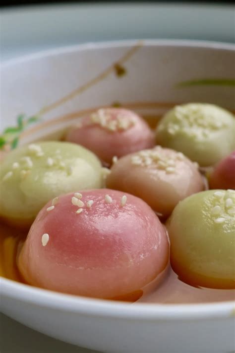 Vietnamese Glutinous Rice Balls (Chè Trôi Nước)