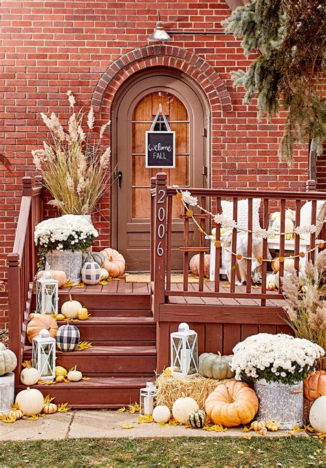 21 Creative Ways to Decorate with Pumpkins Outdoors You Haven't Thought ...