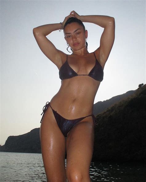 Charli XCX : r/CelebrityArmpits