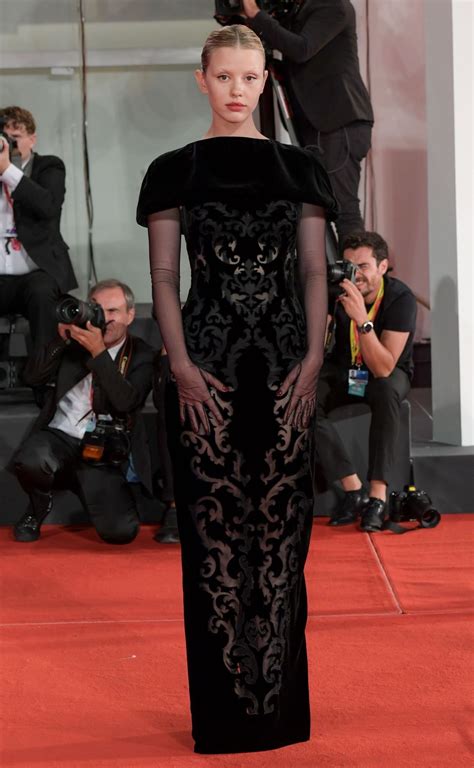 Mia Goth, 2025 | Giyim, Düğün