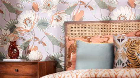 Top 8 Bedroom Decorating Ideas: Wallpaper Style
