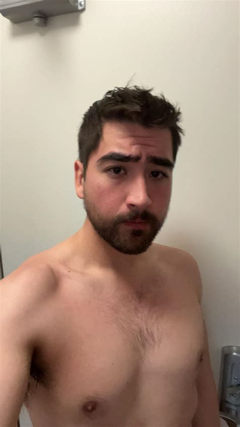 Post shower selfie : r/gaybrosgonemild