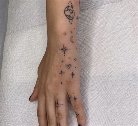 Hand And Finger Tattoos, Pretty Hand Tattoos, Hand Tattoos For Girls ...