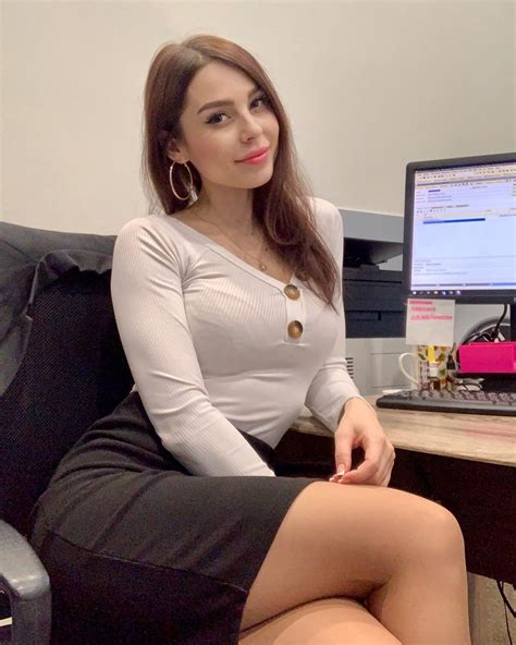 Alena Sergeevna: The Russian Starlet with a Heart of Gold 🌟🇷🇺 - Pachn