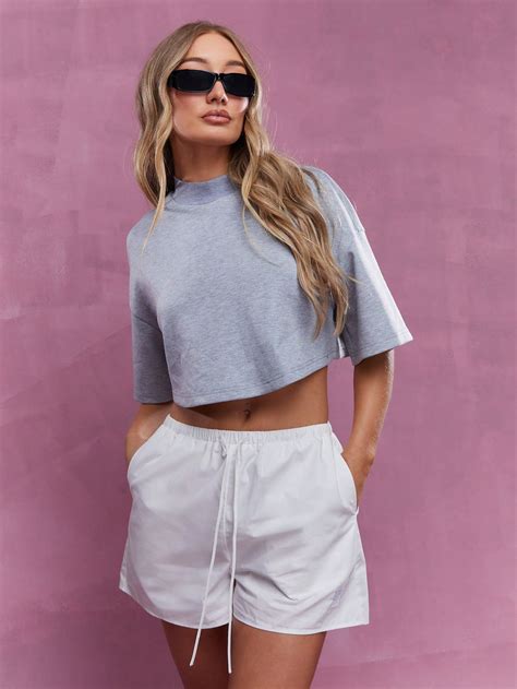 Logo Label Polo Neck Oversized Crop T-Shirt｜MISSGUIDED