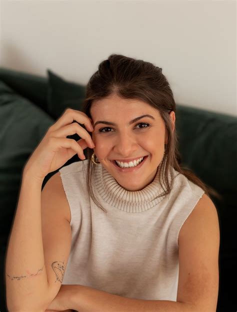 Uma influencer que fala e ensina a língua das finanças - Digitais ...