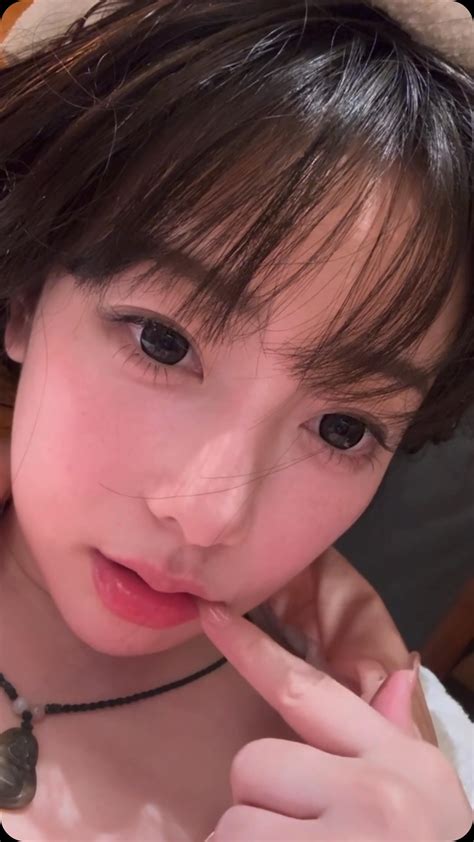 pretty girls⋆˚ 𝜗𝜚˚⋆ | Evening @halen.cute Cre: qcmsn | Instagram