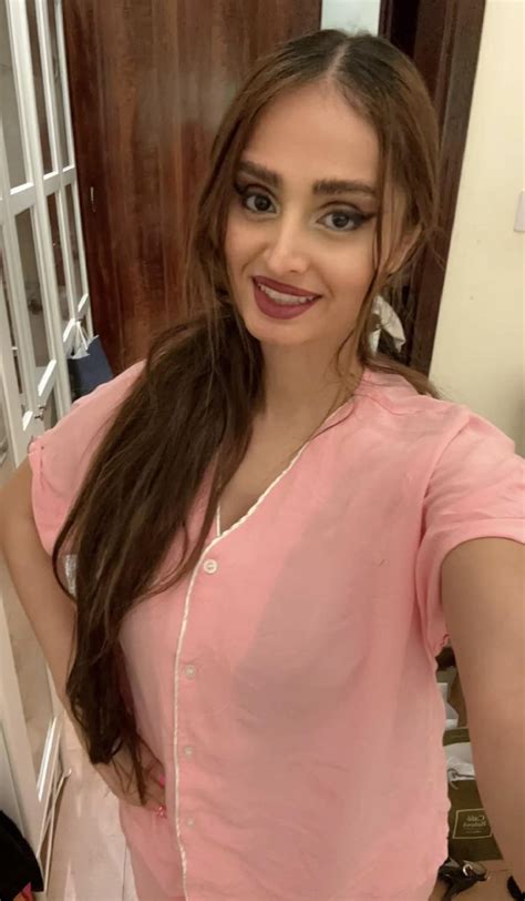 What happen with her ? In this group, any person live in Dubai for tell ...