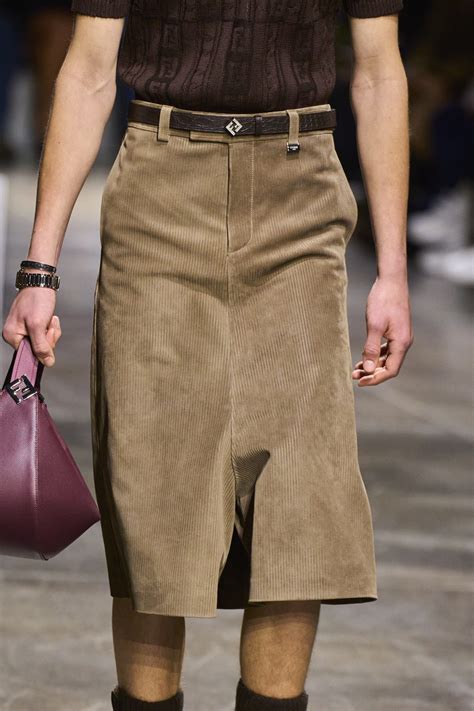 Fendi Fall/Winter 2024 สร้างรูปลักษณ์ใหม่ที่ทำให้ชิ้นคลาสสิกไม่ธรรมดา ...