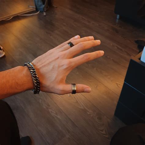 You give the head, I give the pat : r/ManHands