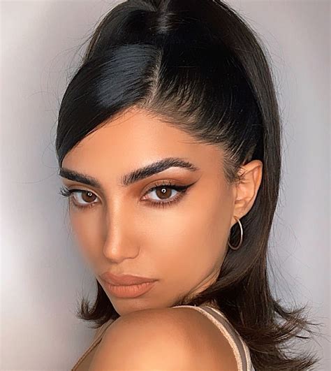 90's high pony with side part | Pony hairstyles, Sleek ponytail ...