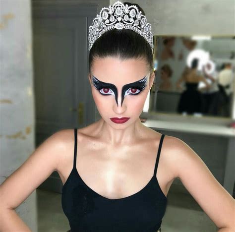 Pin by Schenley J. on Halloween | Black swan makeup, Pretty halloween ...