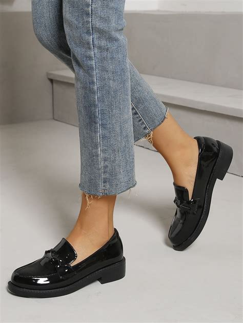 Minimalist Twist Detail Loafers | Shoes outfit fashion, Work shoes ...