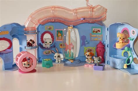 LPS Littlest Pet Shop Little Lovin Pet Playhouse Hasbro + 8 Figures ...