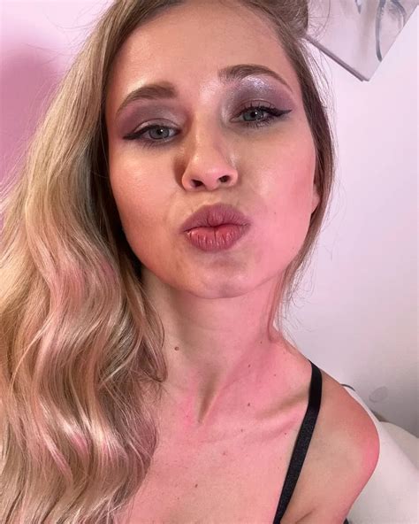 Stella Cardo Age, Career, Family, Net Worth, Height 2024