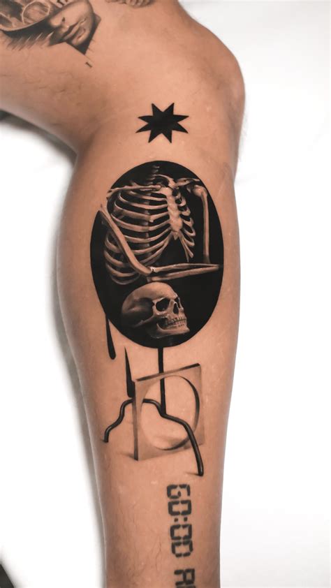 Claudia | 💐🖤 para Dani Hecho en @intro.tattooestudio 🤍 Cotizaciones y agenda través de @claudiag ...