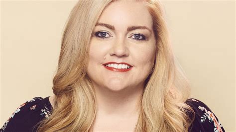 Valeur nette de Colleen Hoover 2023 | Gains, carrière, biographie et ...