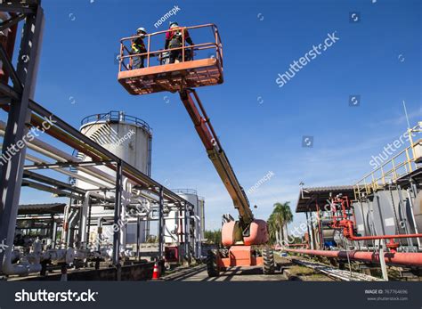 5,432 Lifting Oil Gas Images, Stock Photos & Vectors | Shutterstock