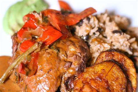 Pollo Guisado Dominicano