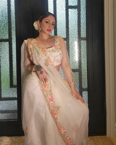 Ms Sethi covers her big Butts with Desi Saree - Hots LK - Explore Latest Photo Galleries